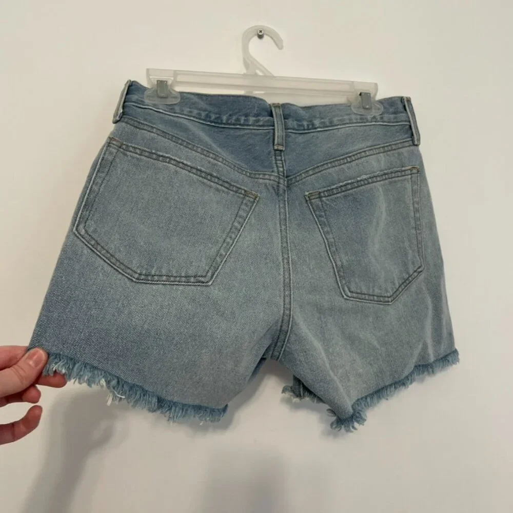 NEW NWT UNIVERSAL THREAD Mid Rise 90's Baggy Denim Shorts Light Wash Raw Hem 2